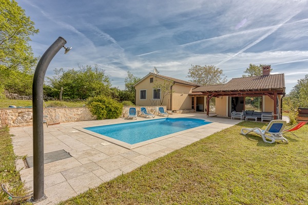 Villa Simac With Pool and Whirlpool