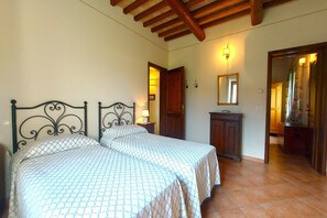 6 多间卧室、免费 WiFi、床单