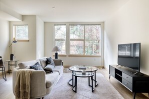 Télévision, chaîne hi-fi