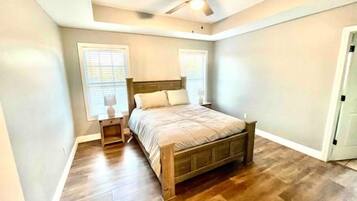 3 Schlafzimmer, Schreibtisch, Bügeleisen/Bügelbrett, kostenloses WLAN