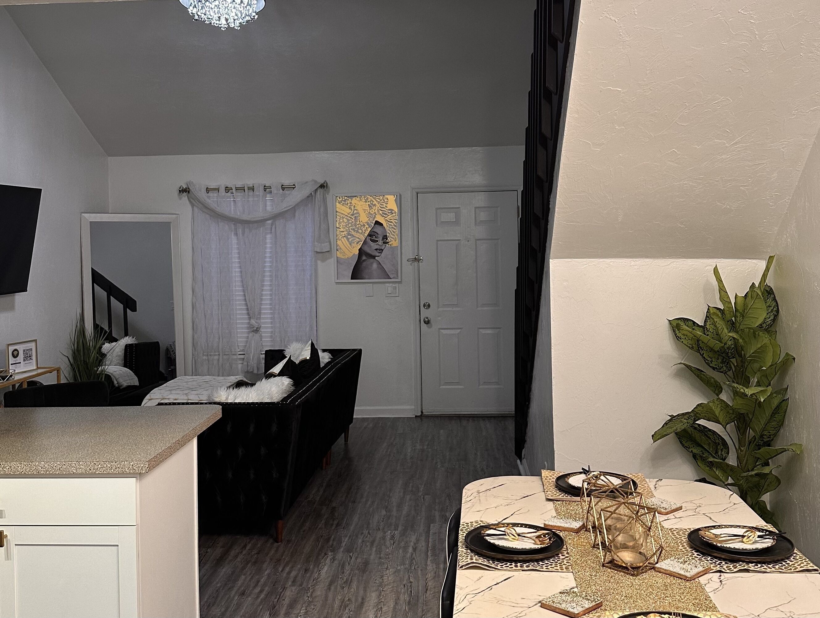 Luxury 2/2 Townhome | Centrally Located