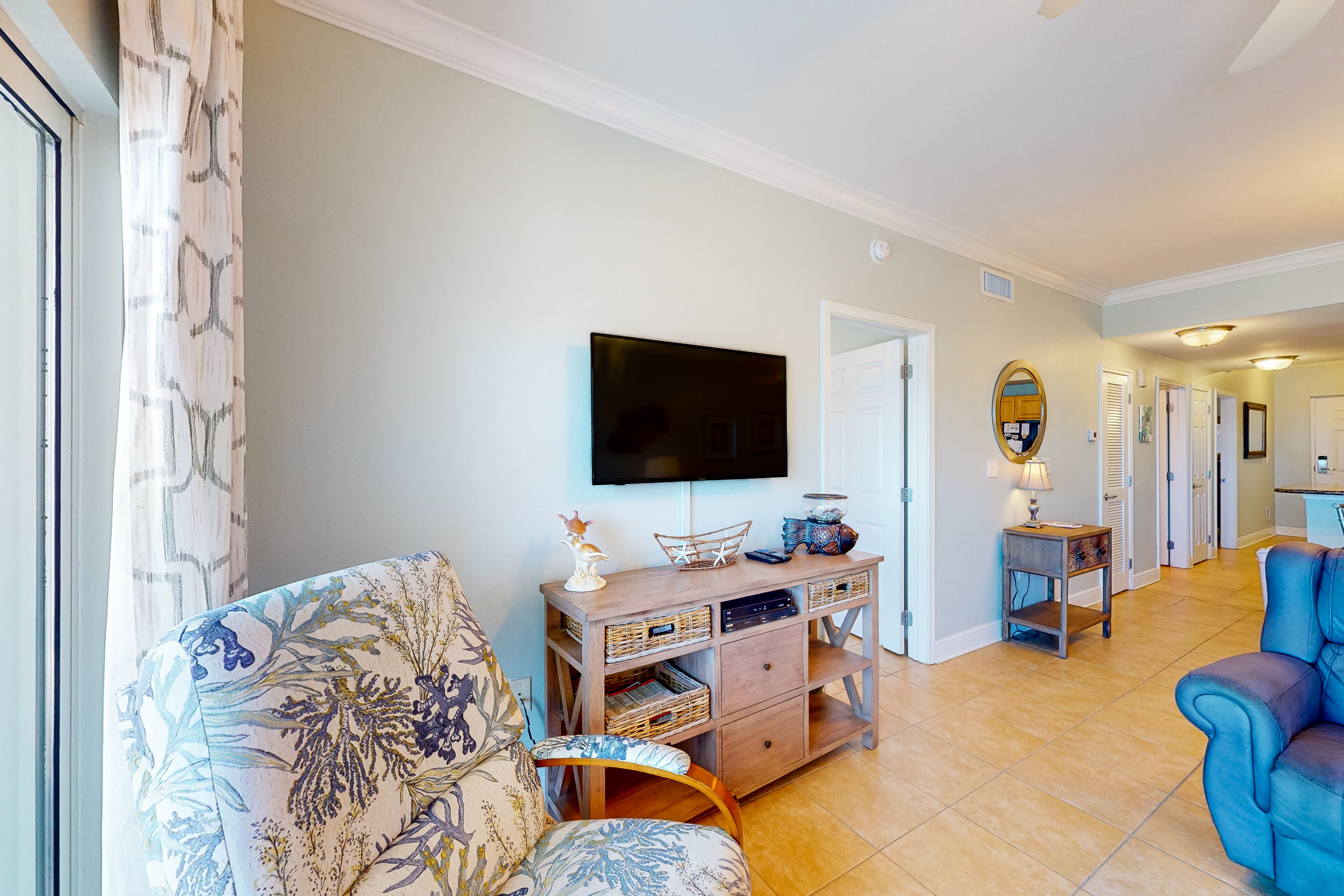 8th-floor ocean-view condo with pools, hot tub, gym & W/D - easy beach access