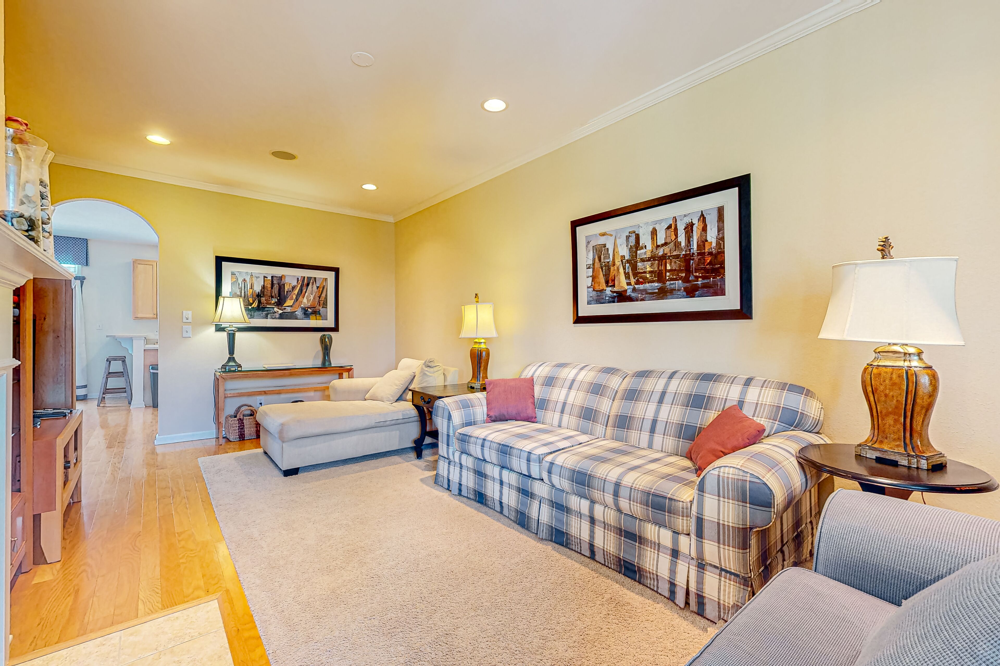 Bayside Resort condo with pools, athletic courts, on-site golf, & shuttle access
