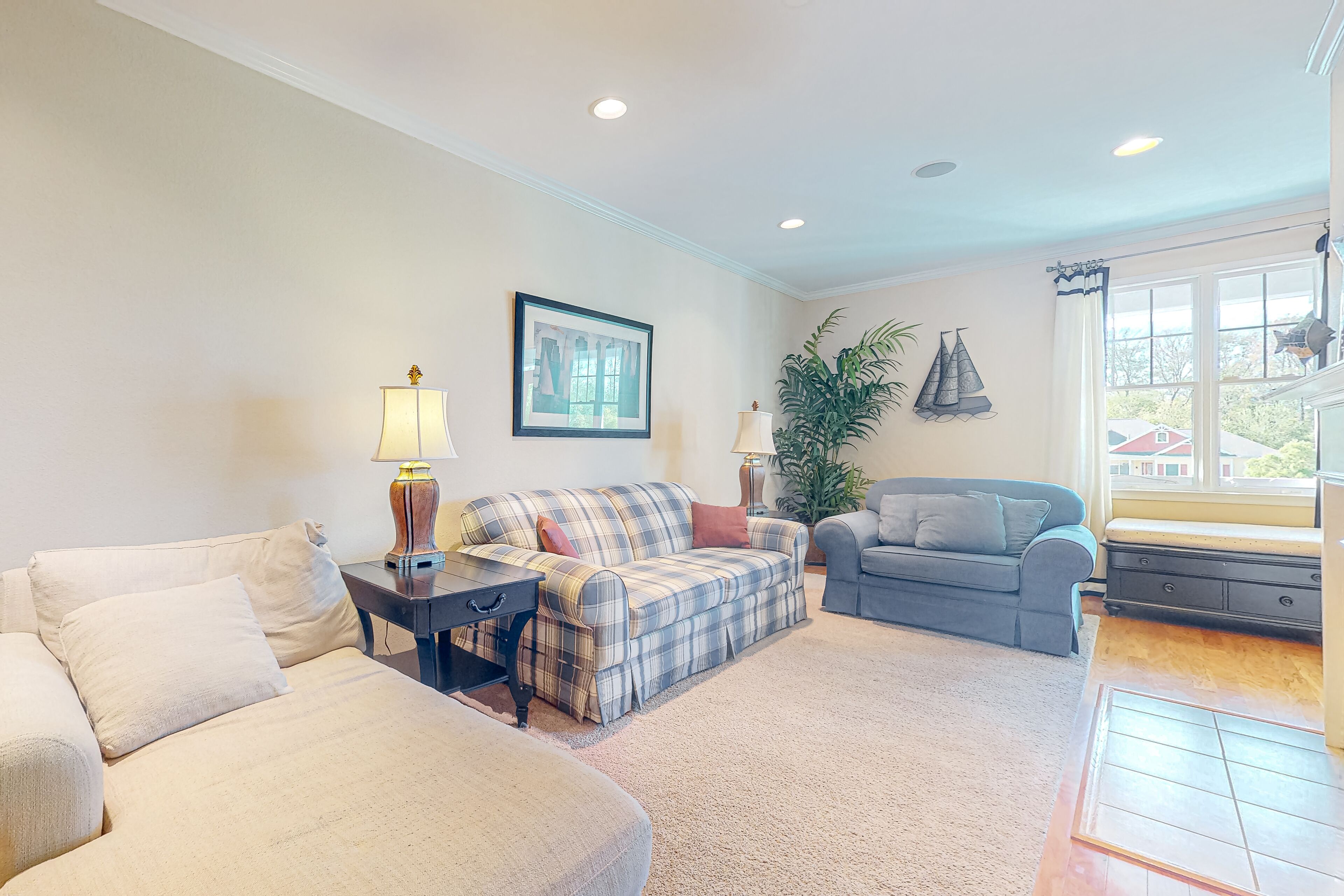 Bayside Resort condo with pools, athletic courts, on-site golf, & shuttle access