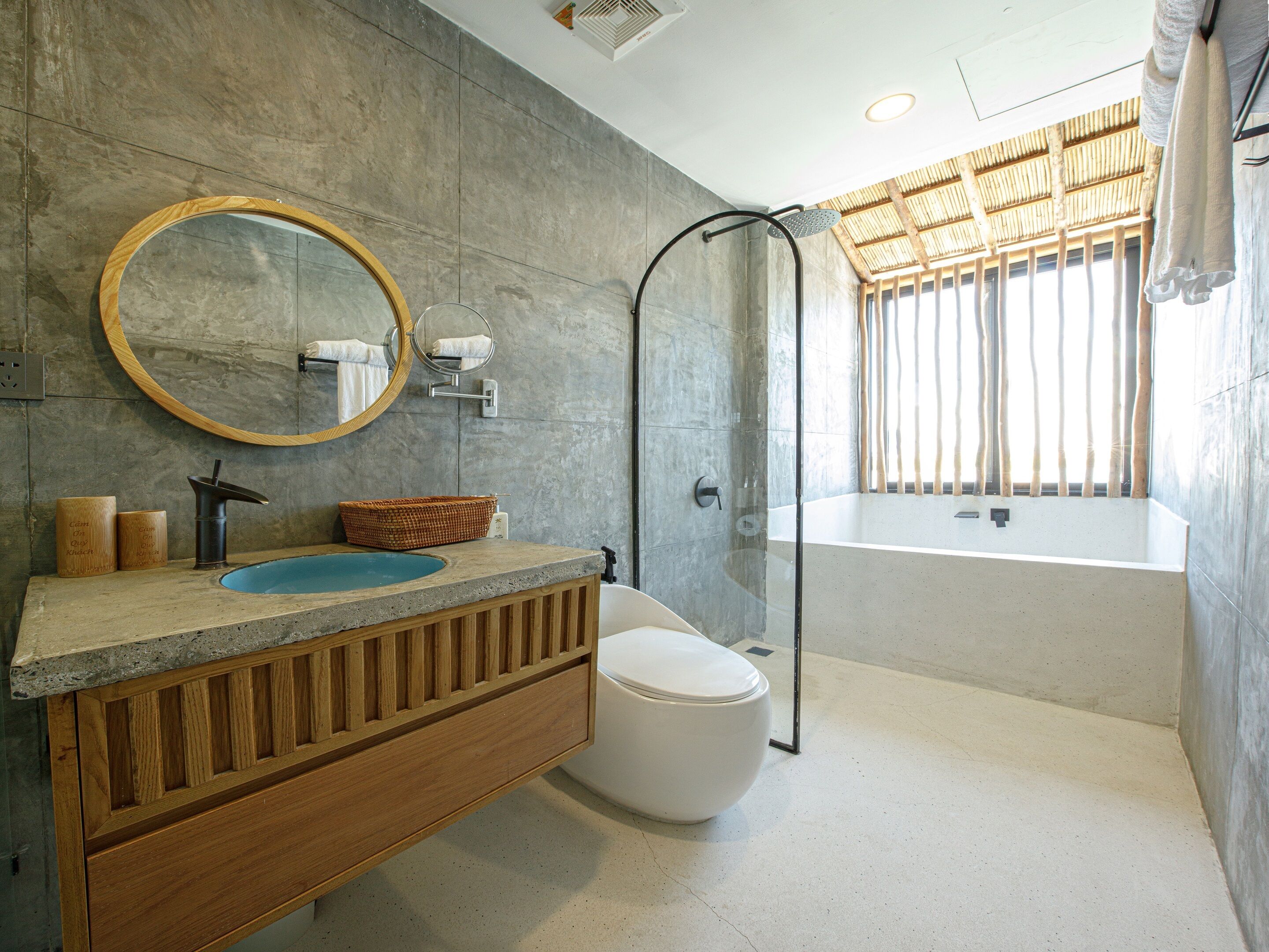 Luxury Studio Suite | Bathroom | Shower, designer toiletries, hair dryer, slippers