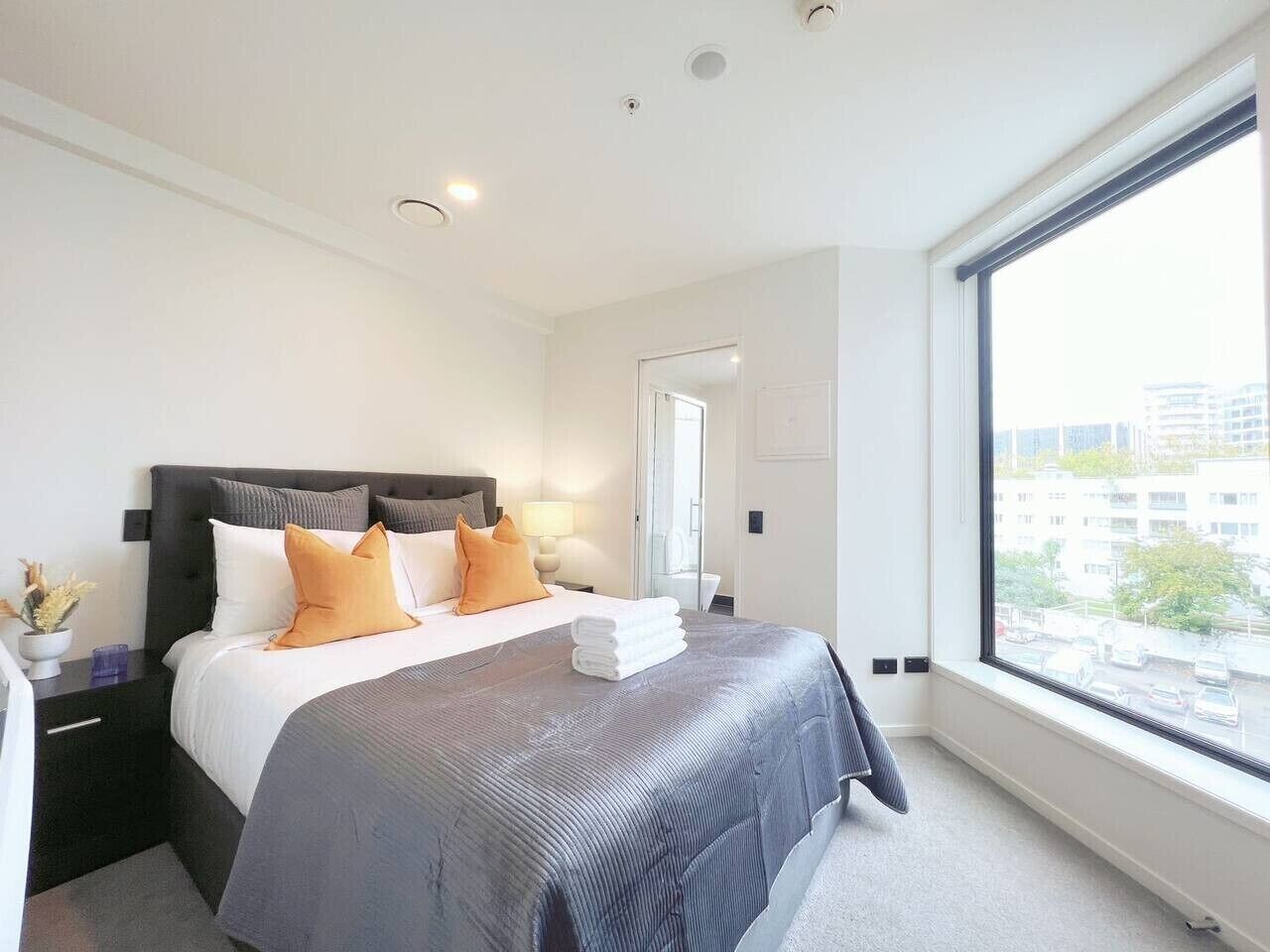 Iron/ironing board, WiFi (free), bed sheets