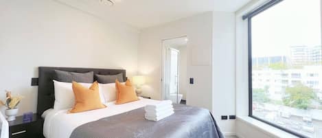 Iron/ironing board, free WiFi, bed sheets