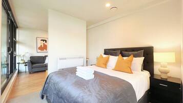 Iron/ironing board, WiFi (free), bed sheets