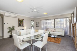 Interior - Executive 2BR Suite on Mounts Bay Road (Perth)