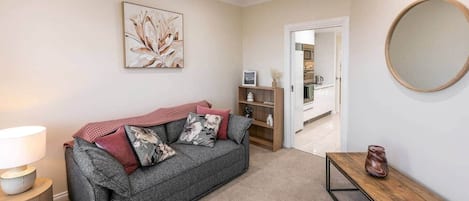 Smart TV, fireplace, ping pong, books