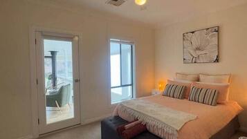 5 bedrooms, desk, iron/ironing board, free WiFi