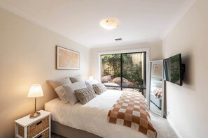 5 Schlafzimmer, Schreibtisch, Bügeleisen/Bügelbrett, kostenloses WLAN