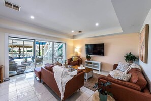 Smart TV, fireplace, ping pong, books