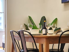 Signature Apartment | Dining room - U Suites on Cuba (Wellington)