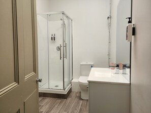 Signature Apartment | Bathroom - U Suites on Cuba (Wellington)
