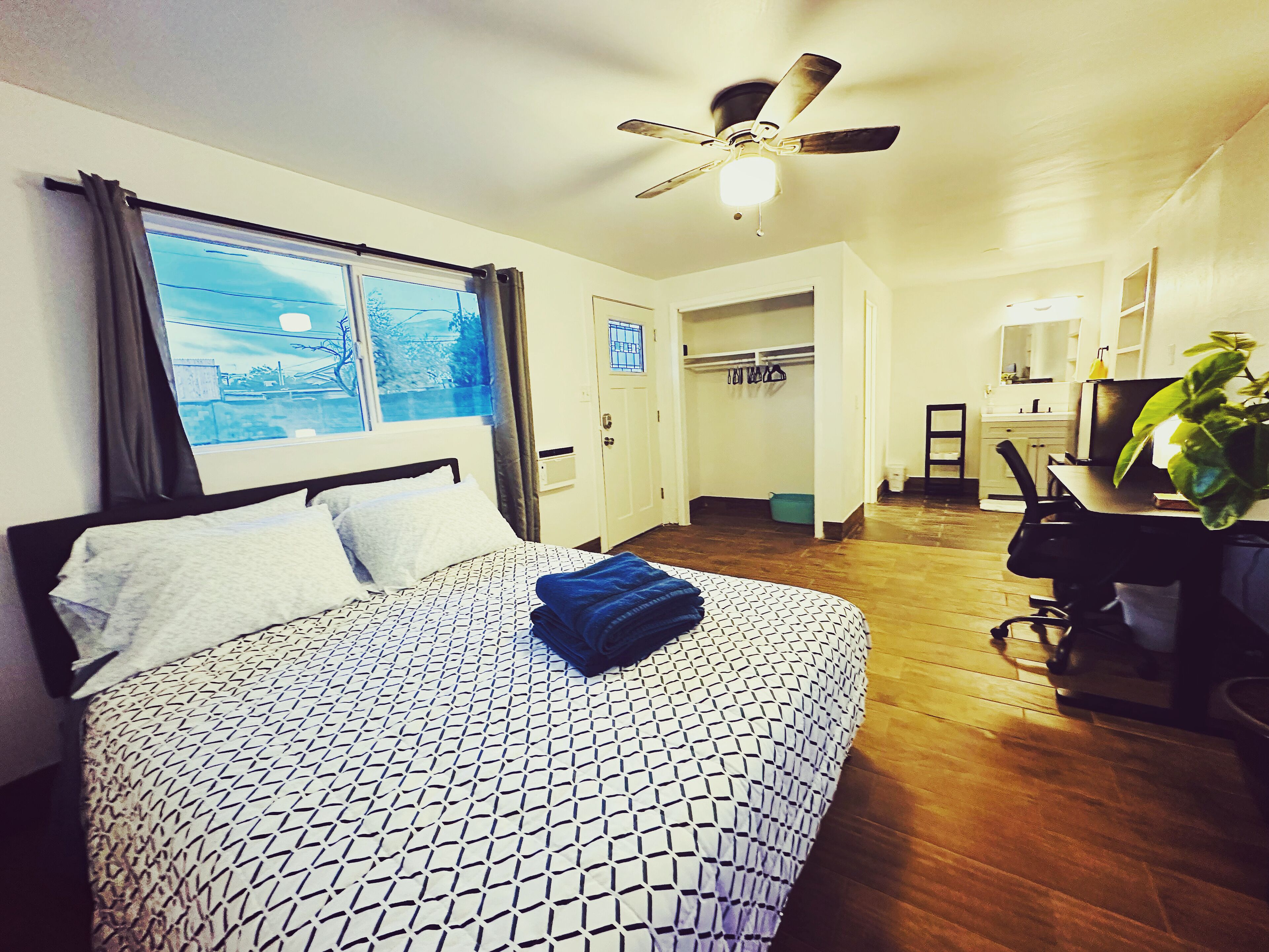 Studio, Central Phoenix