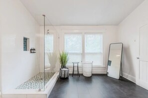 Interior - Trendy Bishops Arts Dist. Retreat (Dallas)