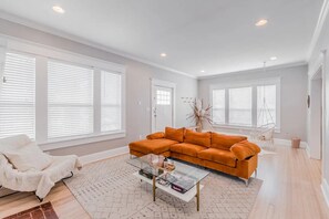 TV - Trendy Bishops Arts Dist. Retreat (Dallas)