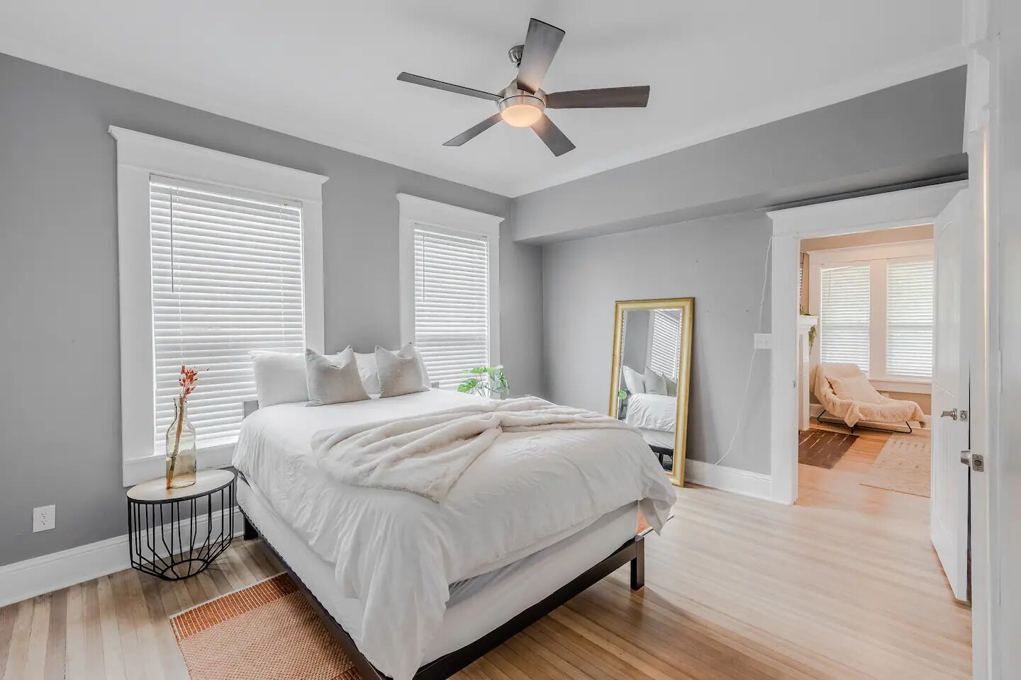 3 chambres, fer et planche à repasser, Wi-Fi, draps fournis