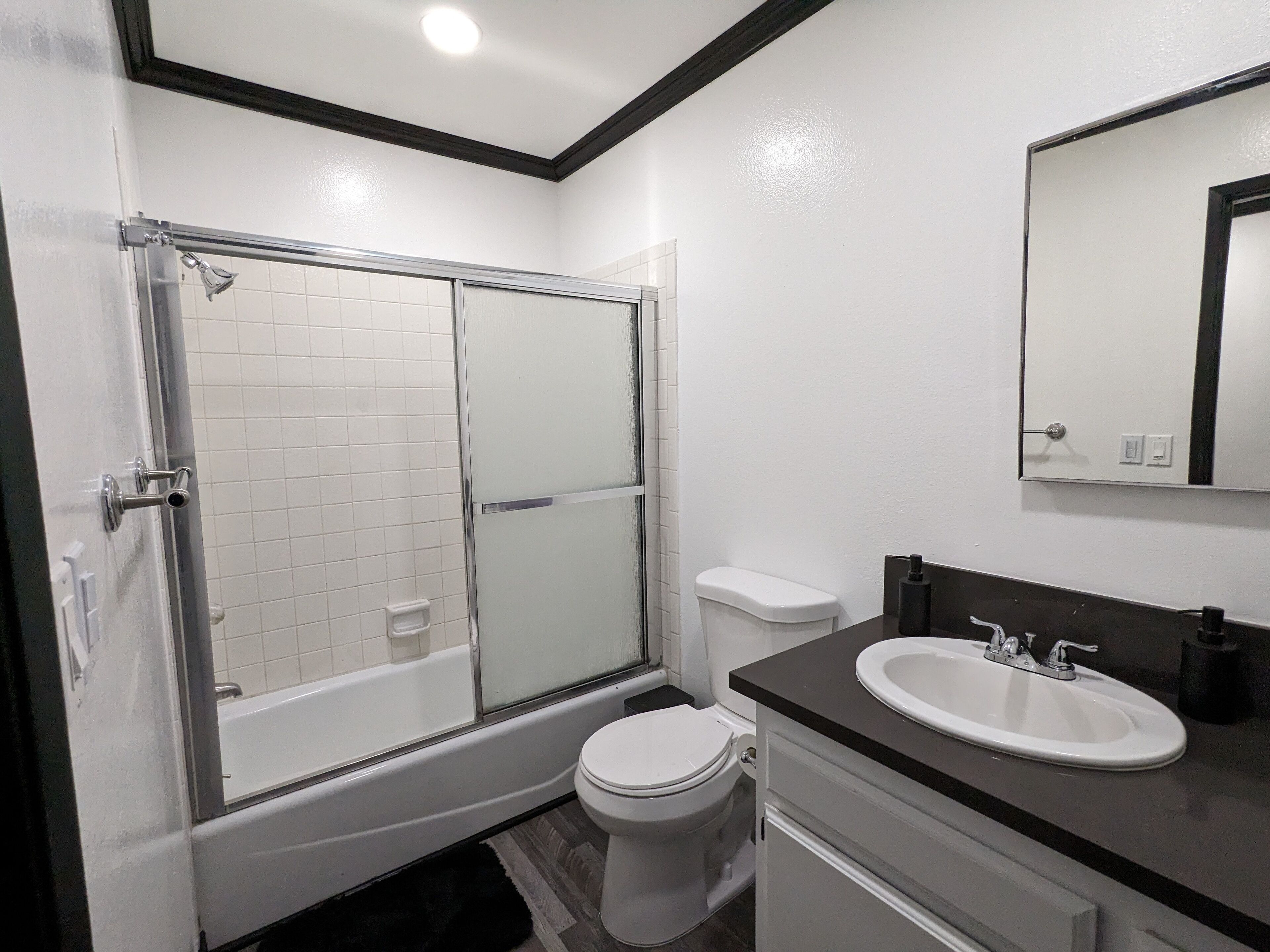 Discount 3 bedroom with 4 beds, 2 bathroom.  Centrally located in Los Angeles.