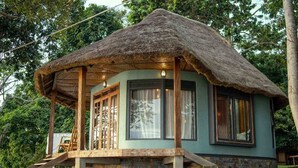 Honeymoon Room | Premium bedding, down duvets, free WiFi - Sundiata Beach Resort (Entebbe)