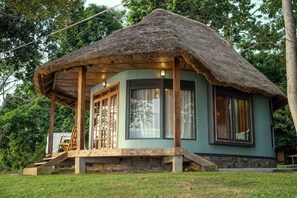 Habitación de luna de miel | Ropa de cama de alta calidad, edredón y wifi gratis