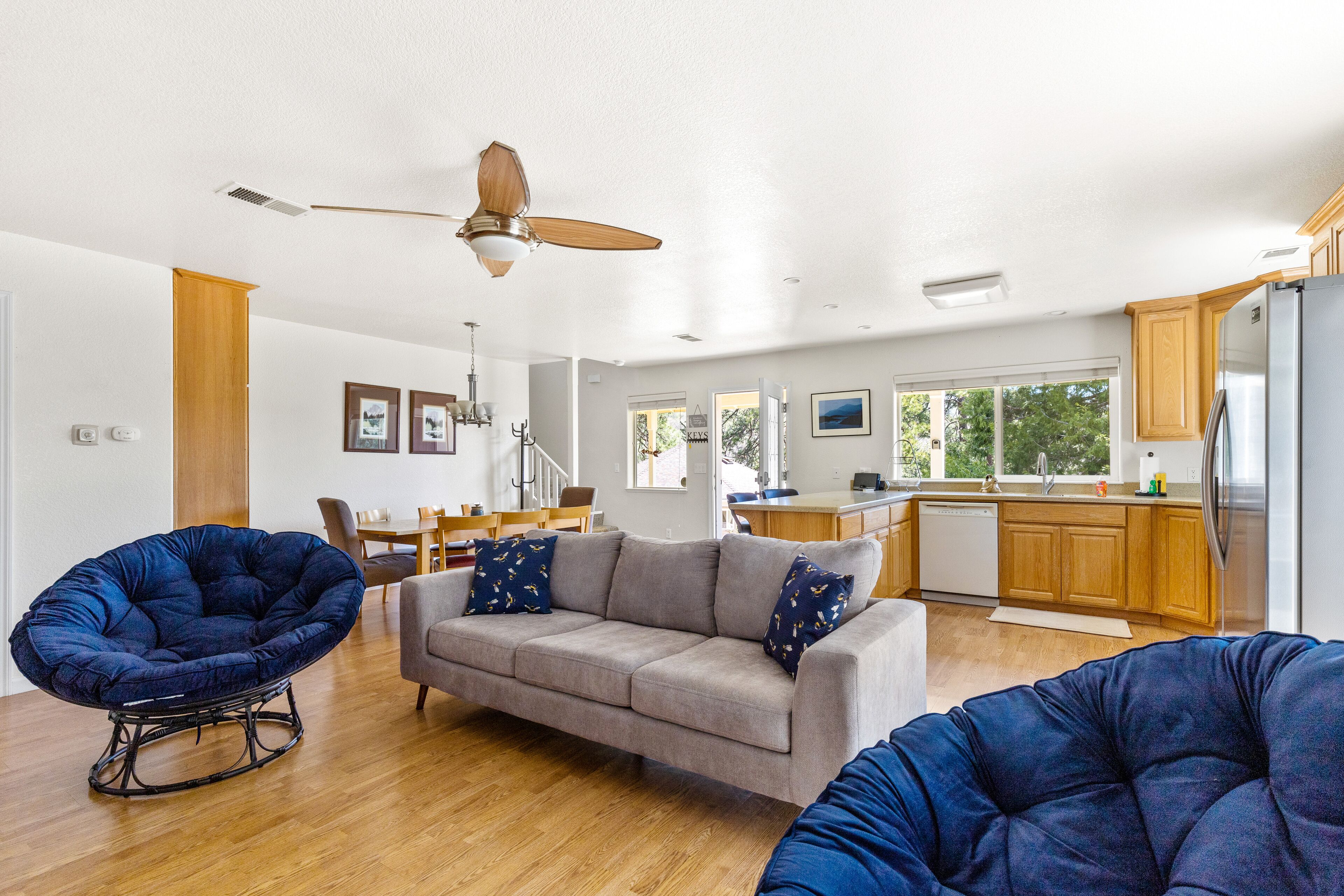 Bright home with outdoor pool, grill, private patio, beautiful views, balconies