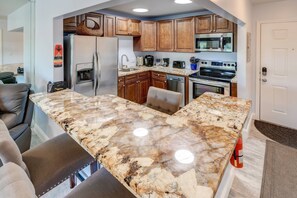 Frigorifero, microonde, lavastoviglie, macchina per tè/caffè