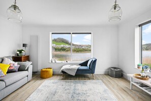 Smart TV - Swan's Nest - River view, Close to beach, Garden (Torcross)