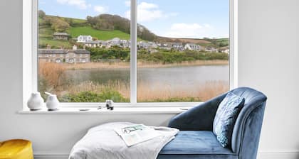 A lovely cottage for couples in the pretty south Devon village of Torcross, South Hams with stunning