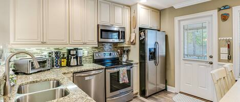 Fridge, microwave, stovetop, dishwasher