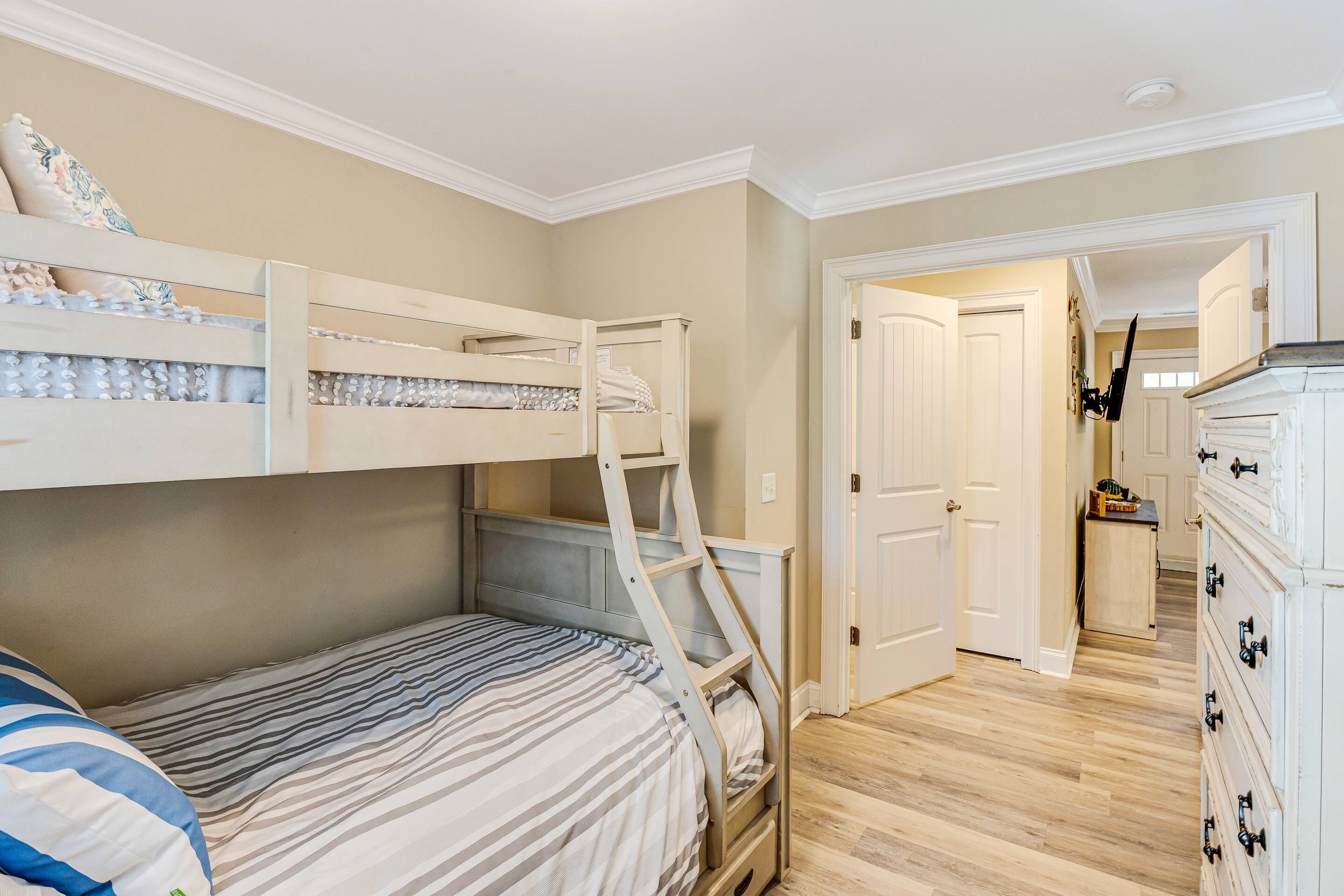 3 quartos, Wi-Fi de cortesia, roupa de cama