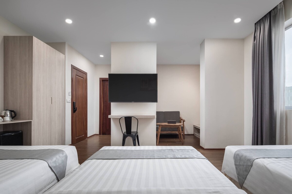 Triple Room | In-room safe, desk, WiFi (free), bed sheets
