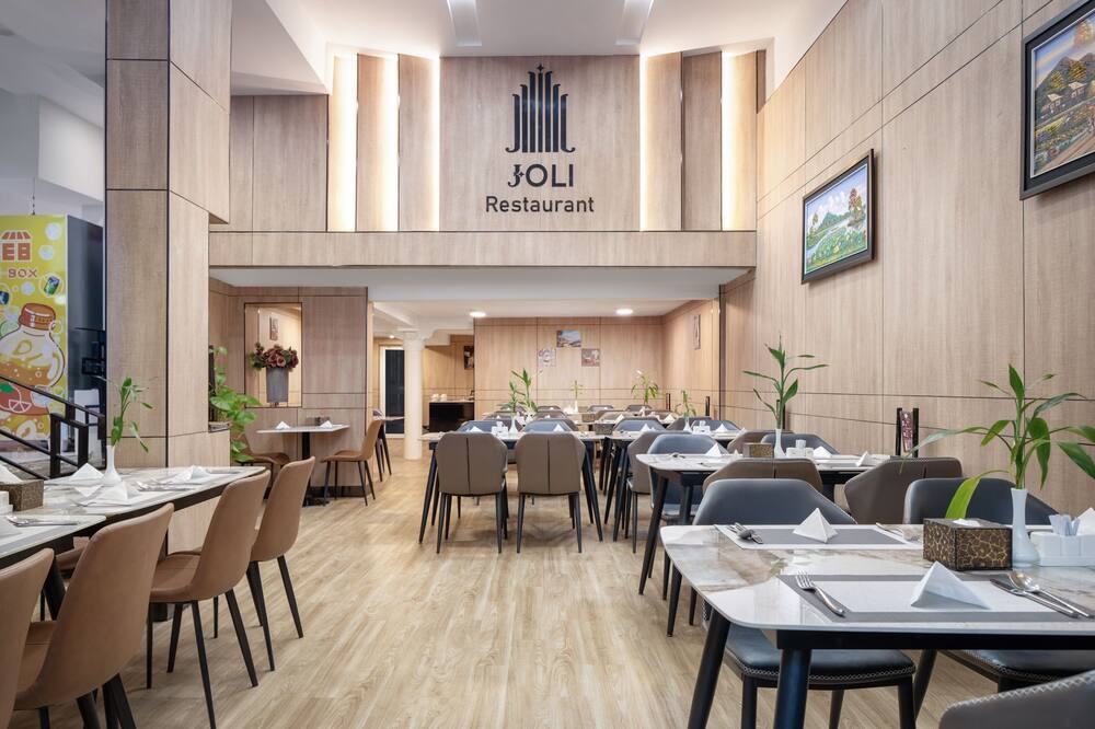 Joli Hotel