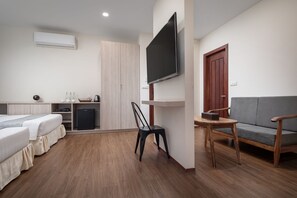 In-room safe, desk, free WiFi, bed sheets - Joli Hotel (Phnom Penh)