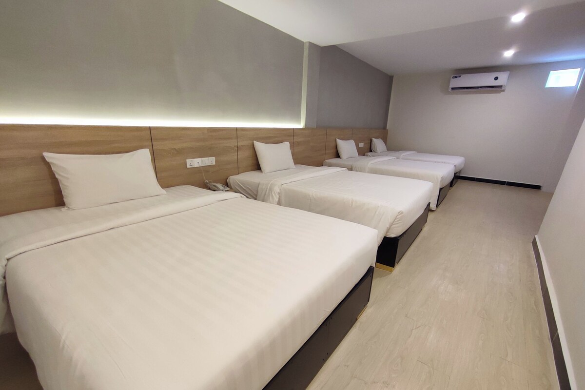 Family Studio Suite | In-room safe, desk, WiFi (free), bed sheets