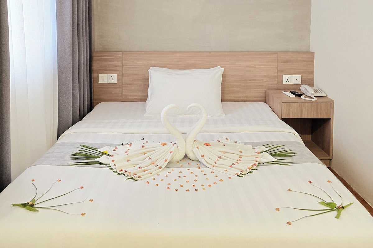 Superior Single Room | In-room safe, desk, free WiFi, bed sheets