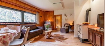 Lovely rural authentic hunter's house