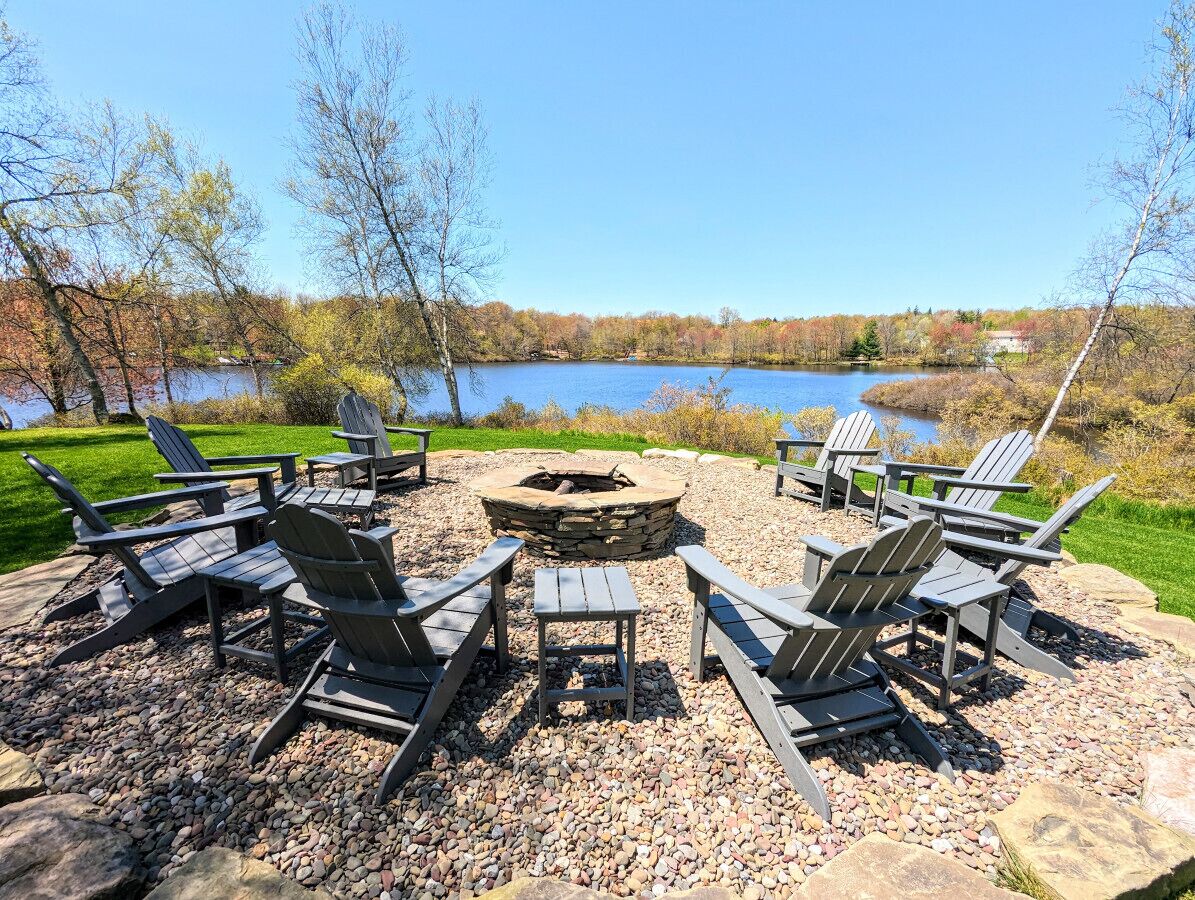 Lakefront! W/ FirePit, Grill, Porch, GameRoom
