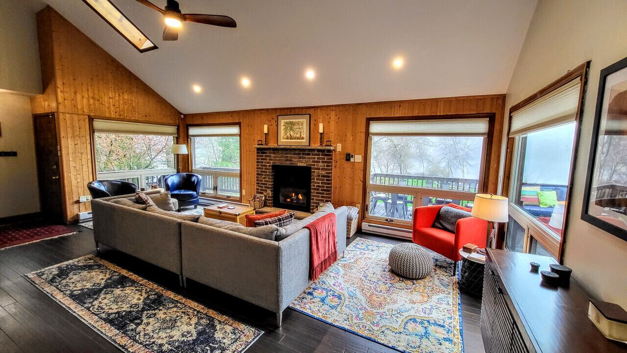 Lakefront! W/ FirePit, Grill, Porch, GameRoom