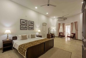 Bureau, draps fournis