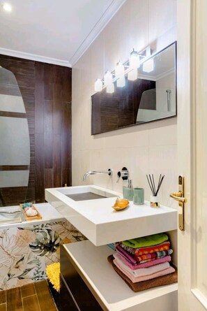 淋浴設備、風筒、提供毛巾、番梘