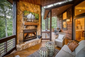 Terrace/patio - Mountainside Retreat w/ Hot Tub & Panoramic Views (Blue Ridge Mountains)