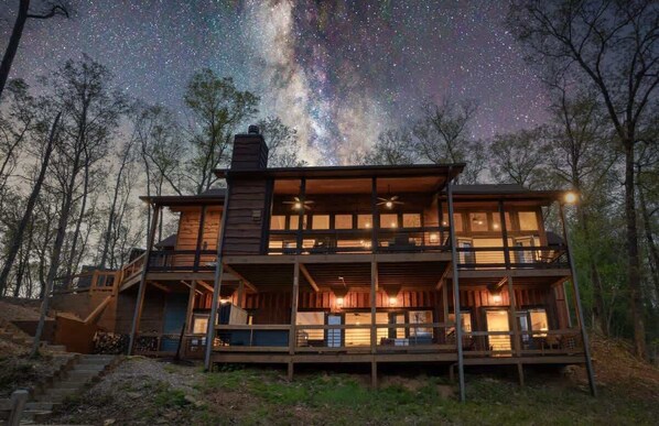 Exterior - Mountainside Retreat w/ Hot Tub & Panoramic Views (Blue Ridge Mountains)