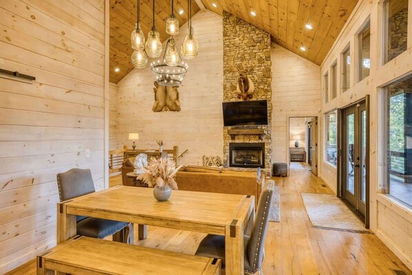 Interior - Mountainside Retreat w/ Hot Tub & Panoramic Views (Blue Ridge Mountains)