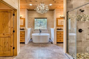 Shower, hair dryer, towels, shampoo - Mountainside Retreat w/ Hot Tub & Panoramic Views (Blue Ridge Mountains)