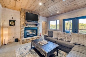 Fernseher, Kamin, Videospiele, Arbeitsbereiche