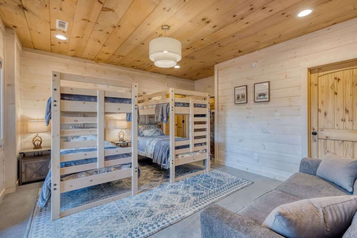 4 slaapkamers, een strijkplank/strijkijzer, wifi, beddengoed