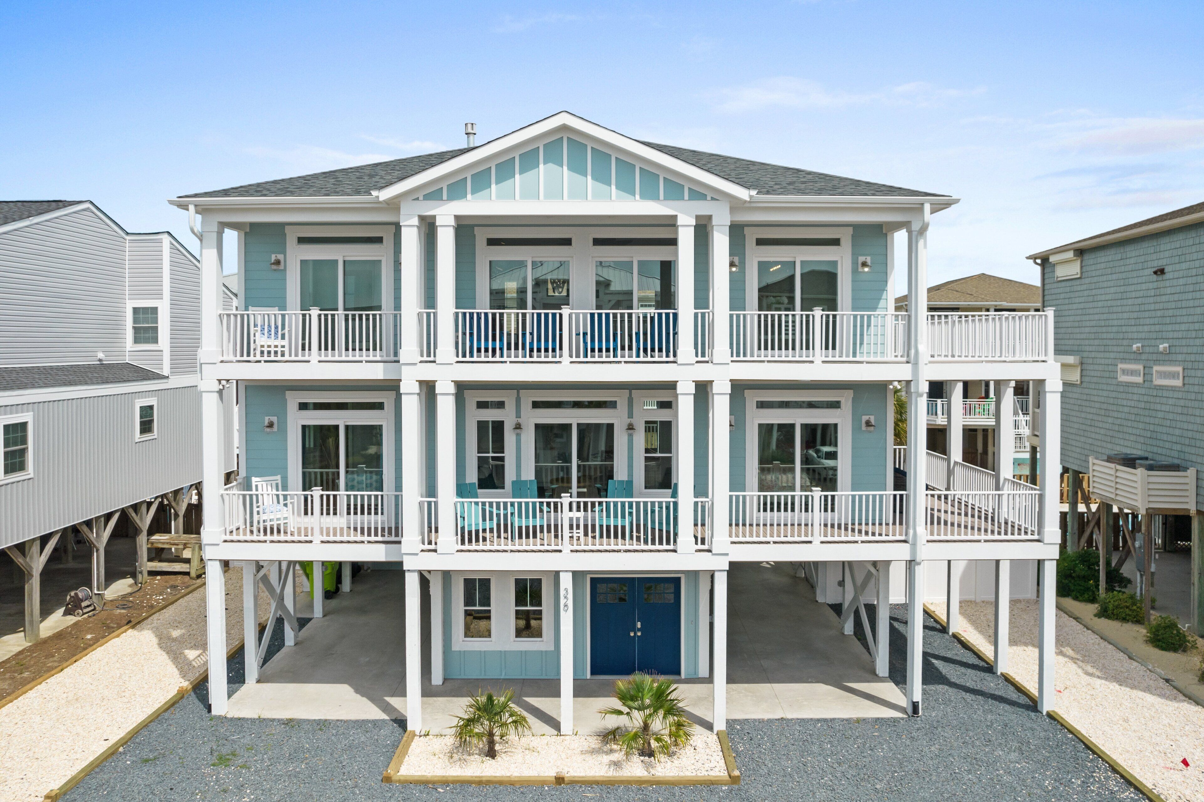 "Isle Escape" Luxurious! Private Pool, Tiki Bar, Elevator, Foosball, Great Views!