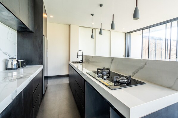 Fridge, microwave, oven, stovetop